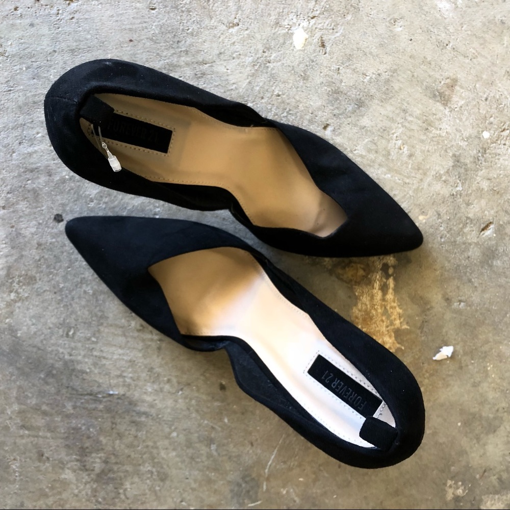 Forever21 black pumps 🍋